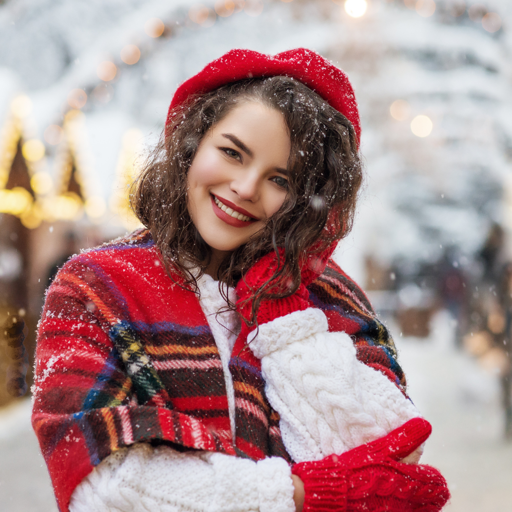Świąteczne stylizacje plus size. Które trendy zimowe 2023 warto wybrać w przypadku puszystej sylwetki?